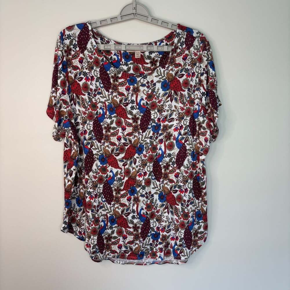 Philosophy short sleeve tee plus 1X peacock floral knit stretch red blue white